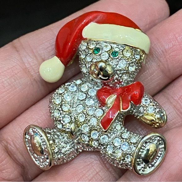 Vintage Unsigned Bling Sparkly Pavé Enameled Christmas Bear Brooch - Picture 7 of 9